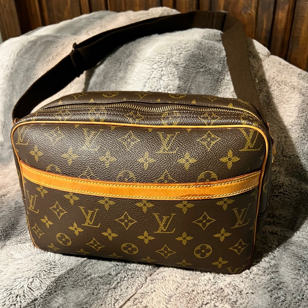 🔥SOLD🔥Louis Vuitton RePorter PM - Picture 1 of 15